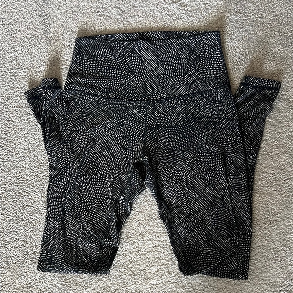 LULULEMON ALIGN SZ 6 Black and White Patterned Leggings